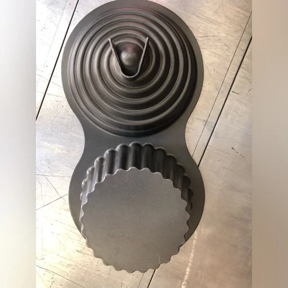 💋Wilton Giant Cupcake Baking Pan💋 - Picture 3 of 3